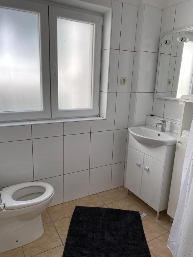 Villa Leo Beach Apartment Подгора Екстер'єр фото